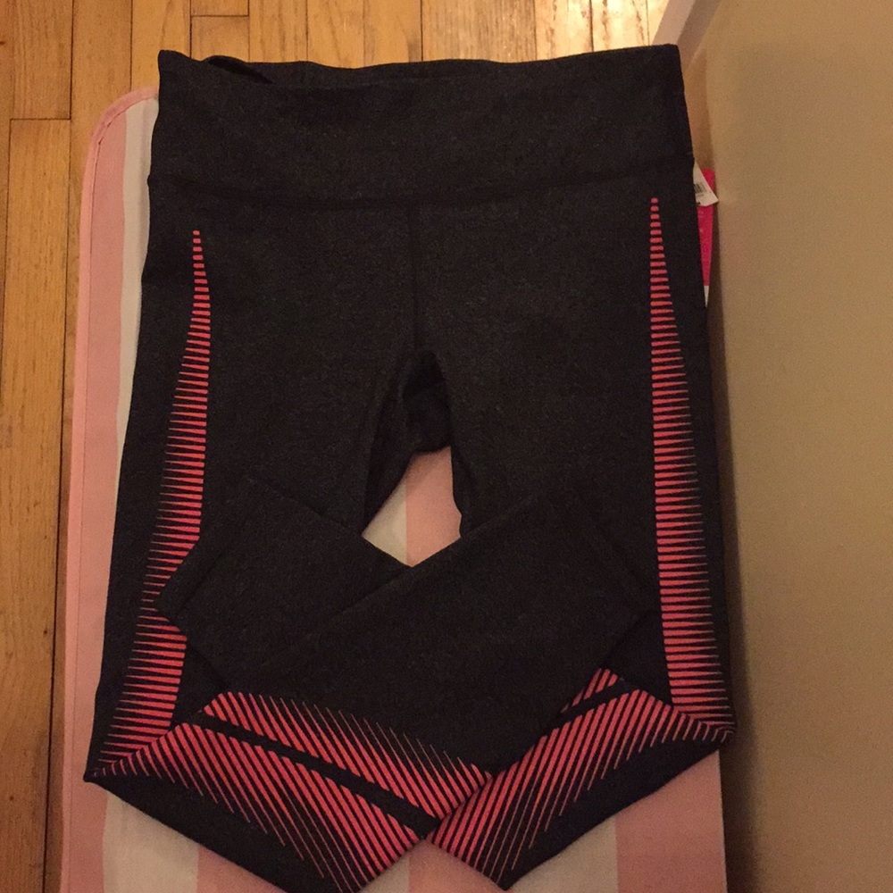NWT Gap Gapfit M gray breast cancer leggings